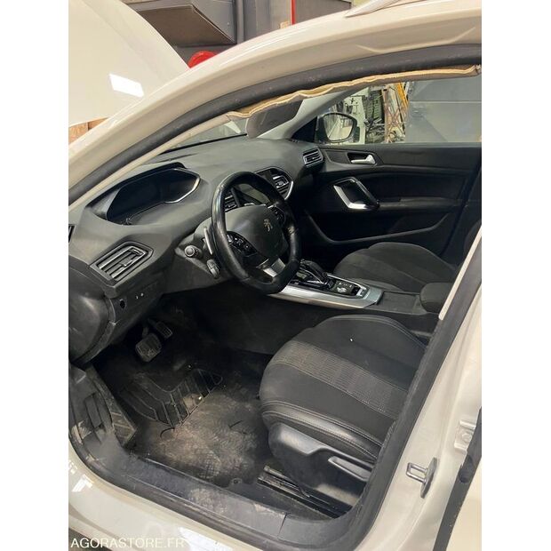 2020 بيجو 308-46749304