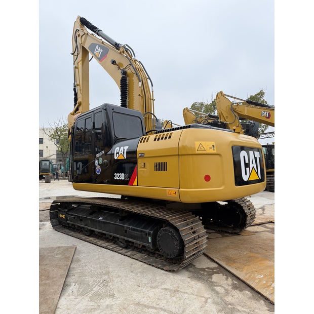 2024 Caterpillar 323DL-46749475