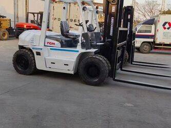 صورة ل رافعات 2022 تي سي ام FD70