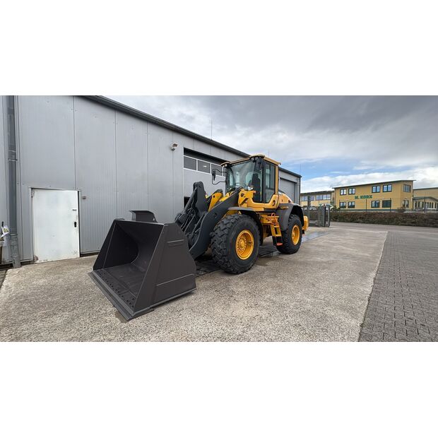 2018 فولفو L90H-46762017