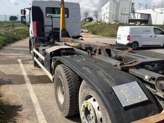 2010-renault-premium-1445394-46767742