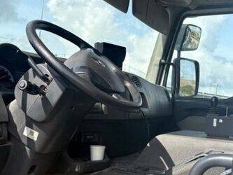 2010-renault-premium-1445394-46767744