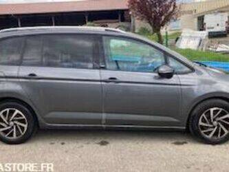 2017-volkswagen-touran-46767909