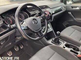 2017-volkswagen-touran-46767911