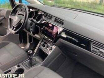 2017-volkswagen-touran-46767912