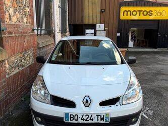 2011-renault-clio-1445405-46768071