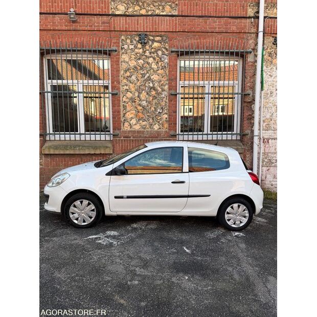 2011 Renault Clio-46768072