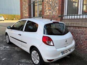 2011-renault-clio-1445405-46768073