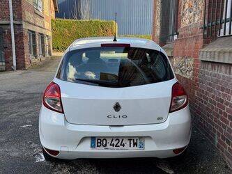 2011-renault-clio-1445405-46768075