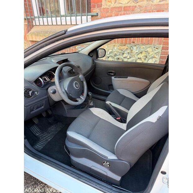 2011 Renault Clio-46768077