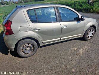 2010-dacia-sandero-1445409-46768163