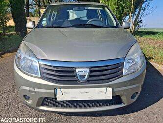 2010-dacia-sandero-1445409-46768165