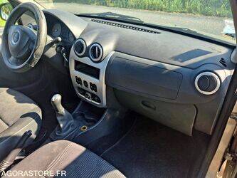 2010-dacia-sandero-1445409-46768166