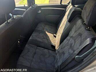 2010-dacia-sandero-1445409-46768168