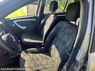 2010-dacia-sandero-1445409-46768169