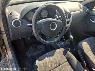 2010-dacia-sandero-1445409-46768170