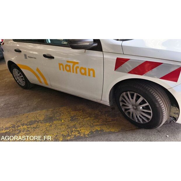 2015 Peugeot 308-46768575