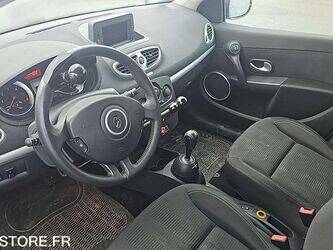 2010-renault-clio-1445456-46769049