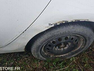 2010-renault-clio-1445456-46769054