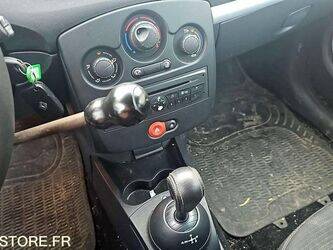 2010-renault-clio-1445456-46769063