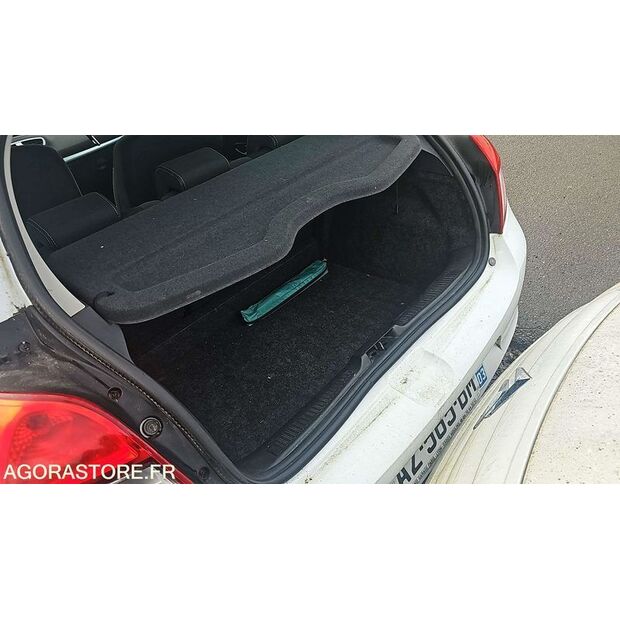 2010 Renault Clio-46769065