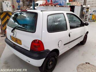 2005-renault-twingo-1444892-46769271