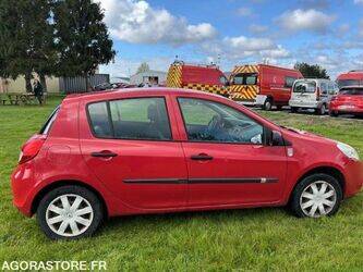 2012-renault-clio-1444933-46769403