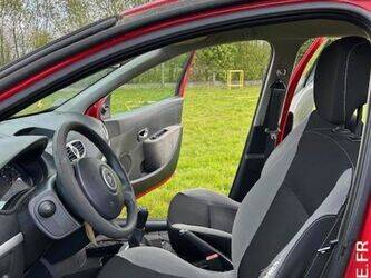 2012-renault-clio-1444933-46769404