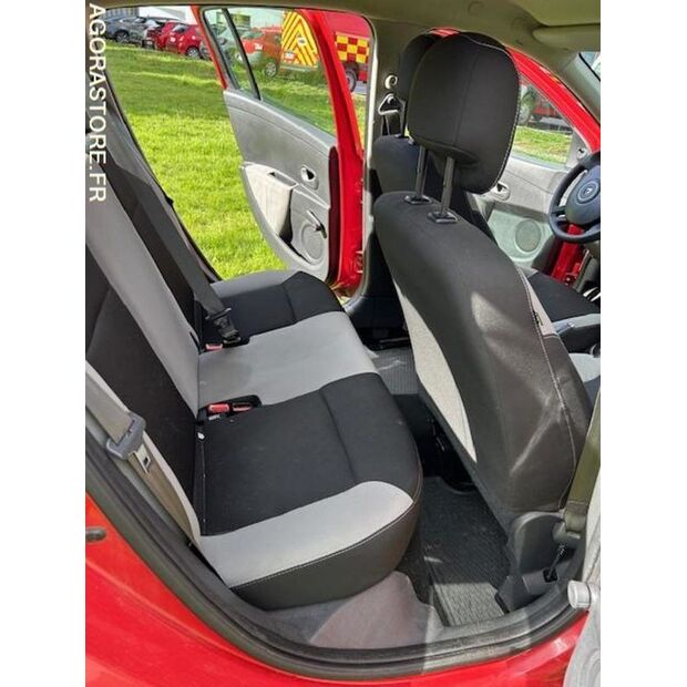 2012 Renault Clio-46769408