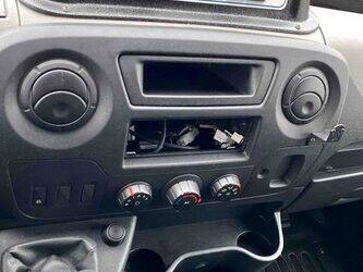 2013-renault-master-1444937-46769426