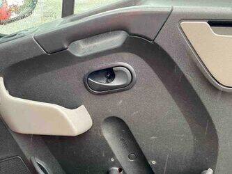 2013-renault-master-1444937-46769435