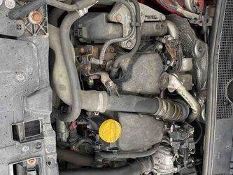 2013-renault-megane-1444943-46769523