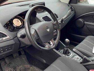 2013-renault-megane-1444943-46769533