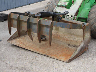 2015-avant-m745-46770776