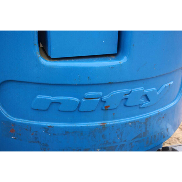 2011 NIFTY HR15 NDE-46771233