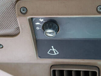 1998-john-deere-2250-46772011