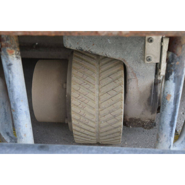 2014 Karcher B250R-46772324