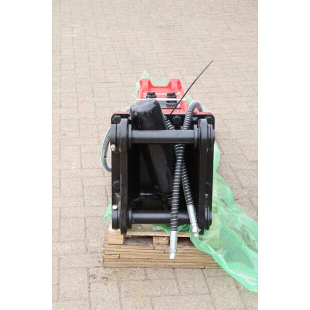 2025 JWB JWB750-46773194