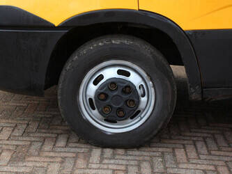 2016-iveco-daily-40c17-1445617-46774210