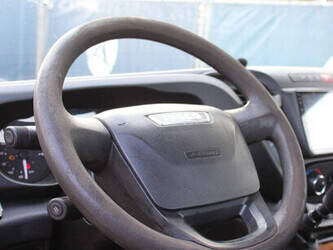 2016-iveco-daily-40c17-1445617-46774229