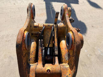 2017-caterpillar-330c-1445749-46776297