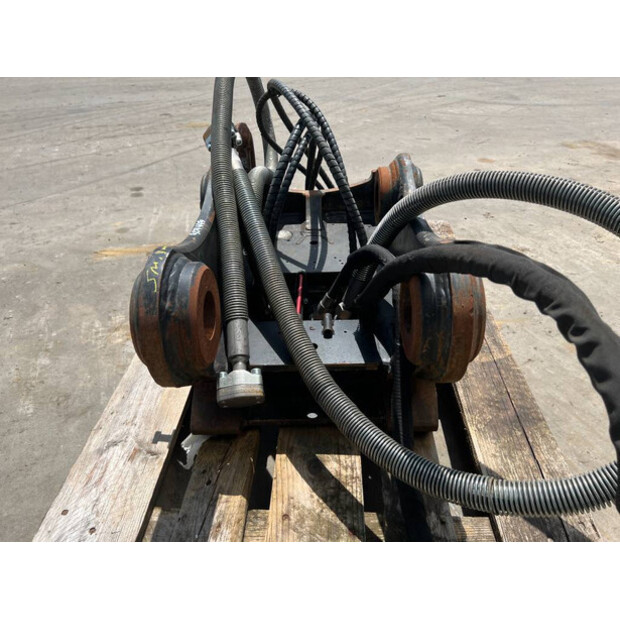 2017 OilQuick OQ65-46776337