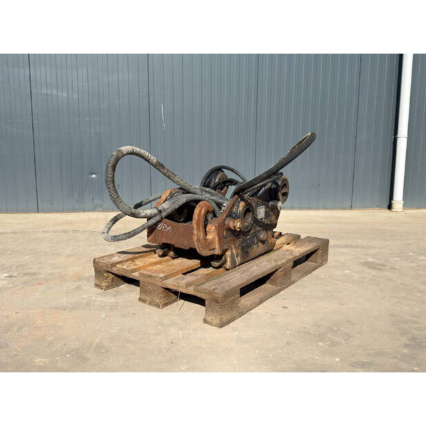 2017 OilQuick OQ65-46776380