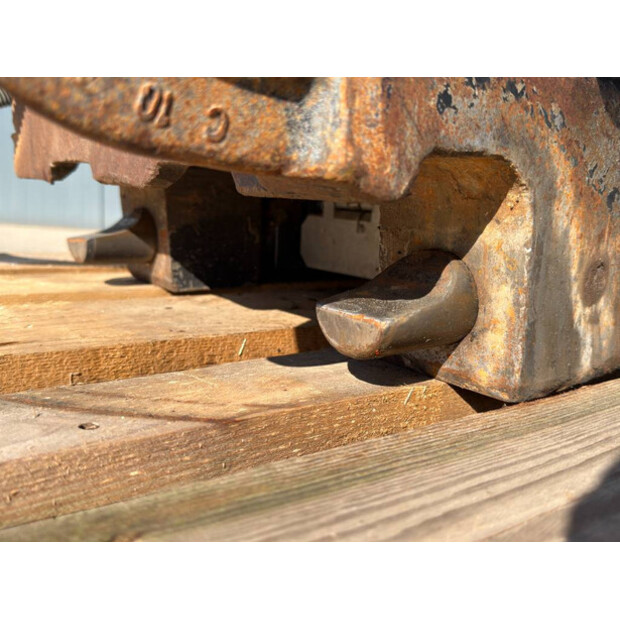 2017 OilQuick OQ65-46776393