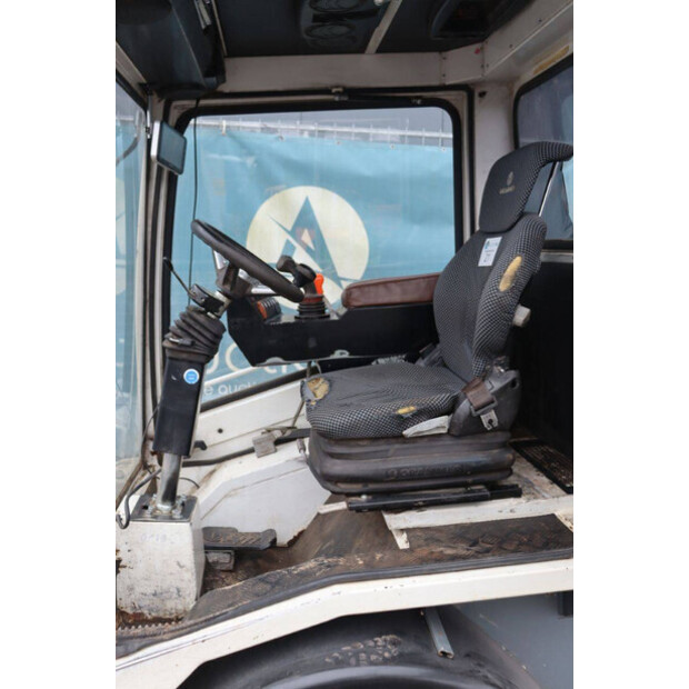 2016 Conver C4-46782861