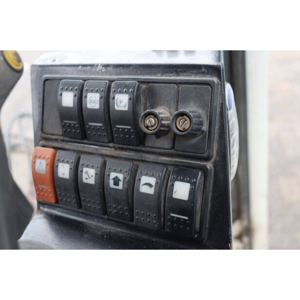 2016 Conver C4-46782868