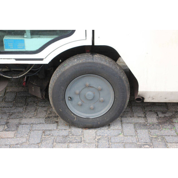 2007 HMF 214-46782911