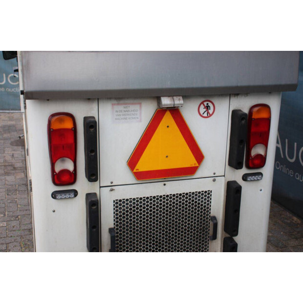 2007 HMF 214-46782913