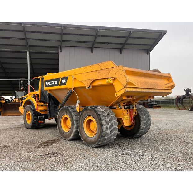 2022 فولفو A30G-46784987