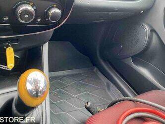 2014-renault-clio-1446155-46786631